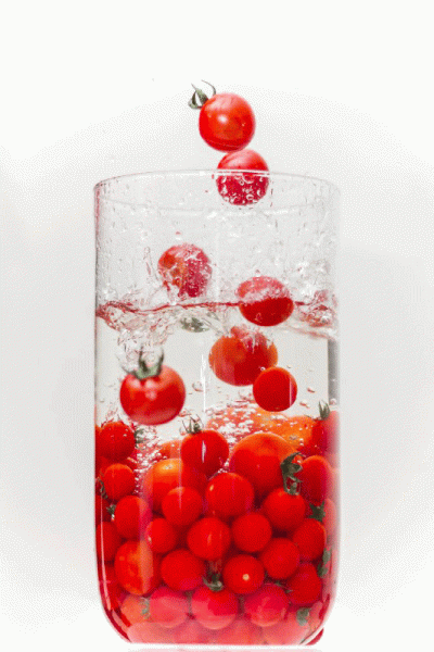 گوجه فرنگی گیلاسی در آب